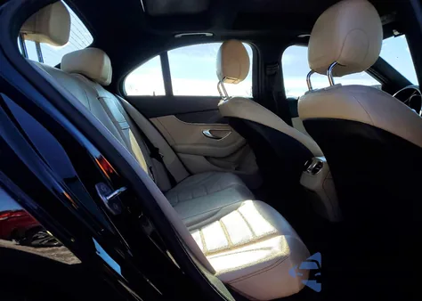 2021 Mercedes-Benz C 300 z USA, uszkodzony, nr VIN W1KWF8DB8MR652486